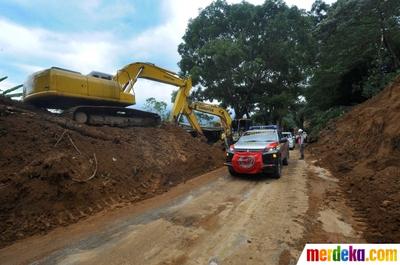 Ruas Jalan Raya Cipanas Cianjur Dibuka Setelah Longsor Akibat Gempa Bumi